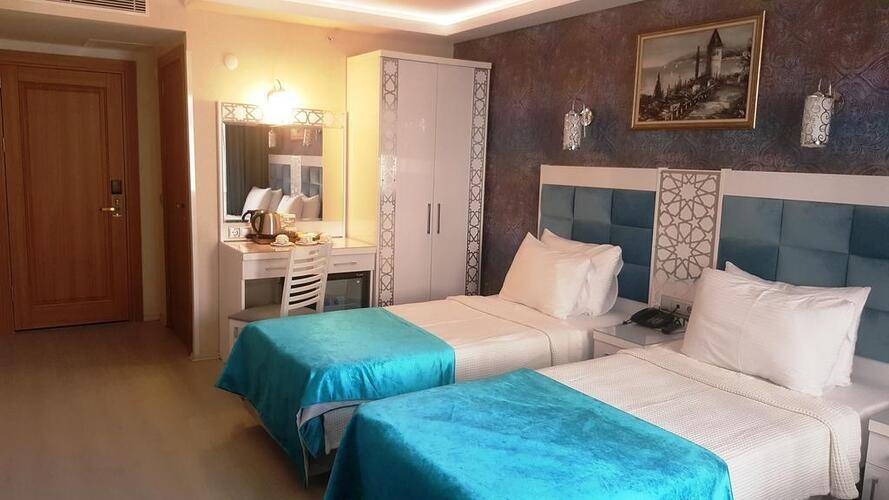 River Hotel