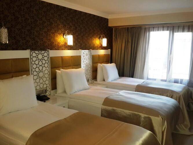 River Hotel
