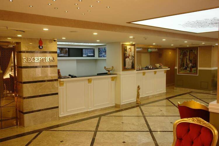 River Hotel