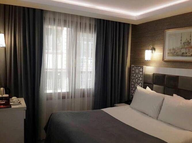 River Hotel