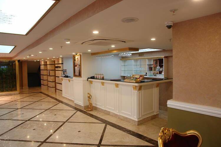 River Hotel