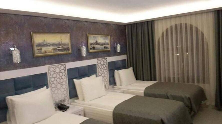 River Hotel