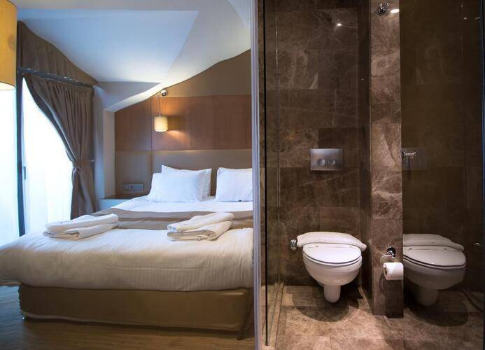 Gk Regency Suites