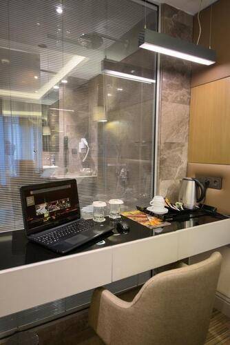 Gk Regency Suites