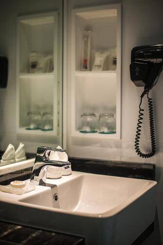 Clover Hotel Patong ( Ex. Surf Hotel Patong )
