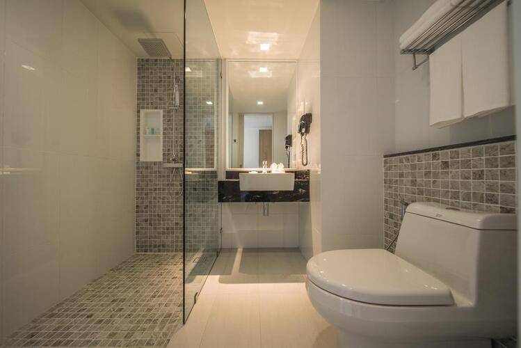 Clover Hotel Patong ( Ex. Surf Hotel Patong )