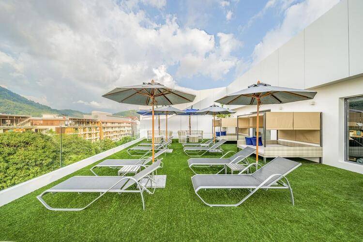 Clover Hotel Patong ( Ex. Surf Hotel Patong )