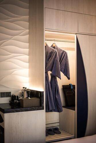 Clover Hotel Patong ( Ex. Surf Hotel Patong )