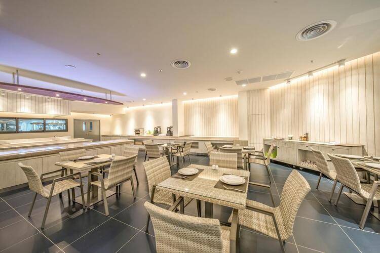 Clover Hotel Patong ( Ex. Surf Hotel Patong )
