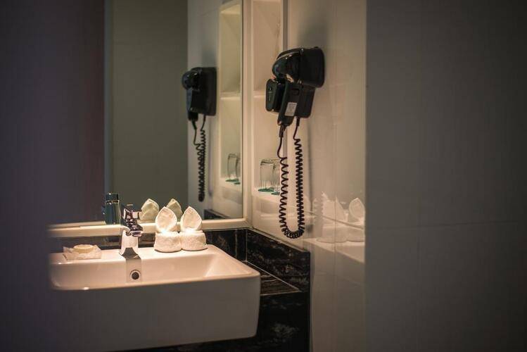 Clover Hotel Patong ( Ex. Surf Hotel Patong )