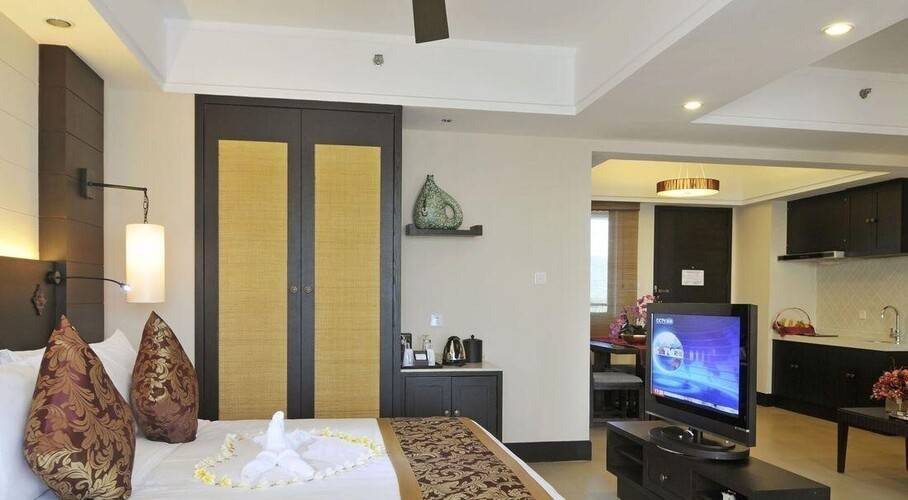 Ramada Plaza Sanya Bay (Ex.Sanya Lihe Hotel)
