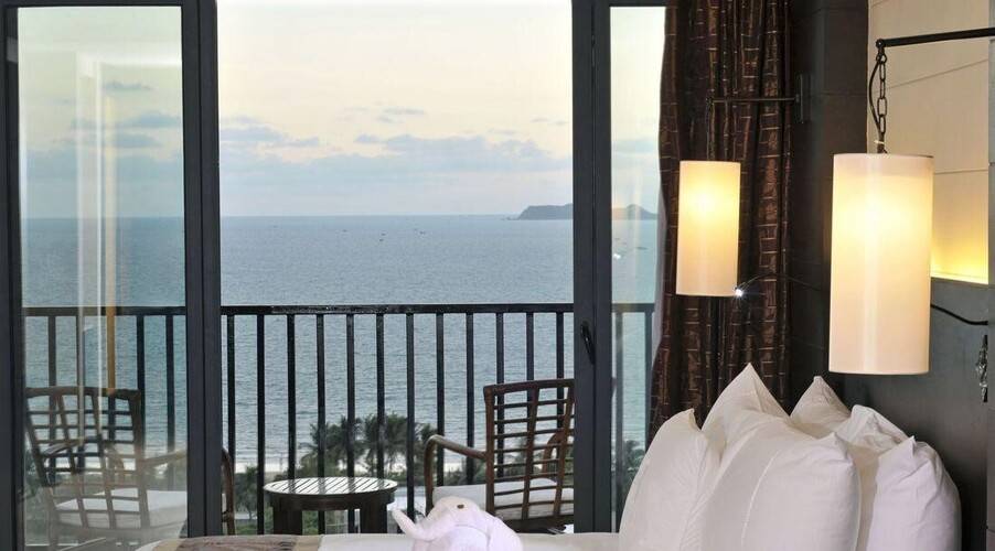Ramada Plaza Sanya Bay (Ex.Sanya Lihe Hotel)