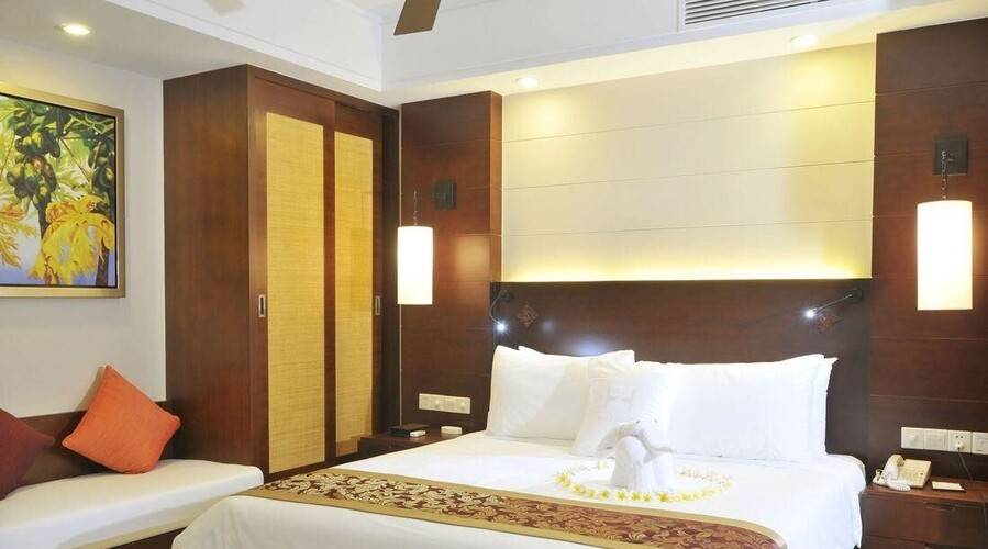 Ramada Plaza Sanya Bay (Ex.Sanya Lihe Hotel)