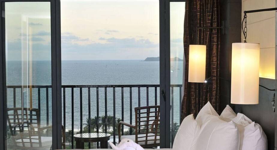 Ramada Plaza Sanya Bay (Ex.Sanya Lihe Hotel)