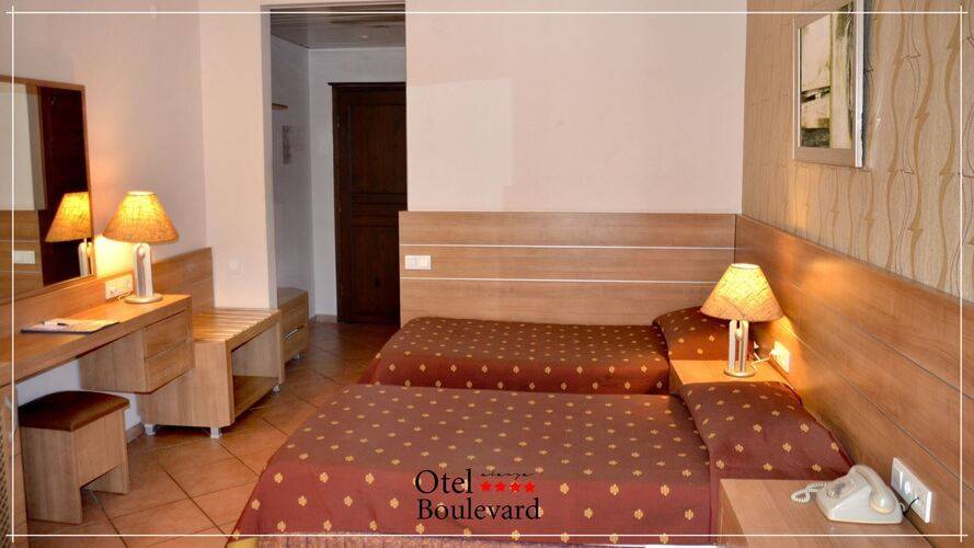 Boulevard Hotel