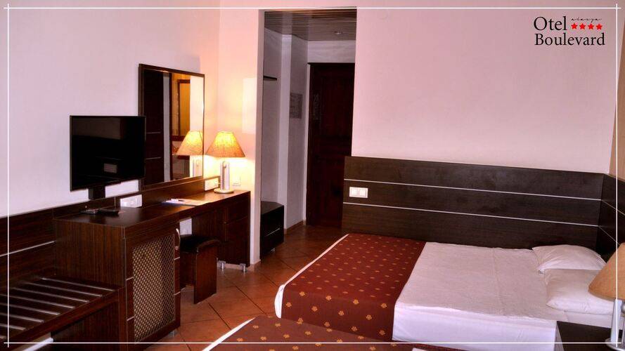Boulevard Hotel