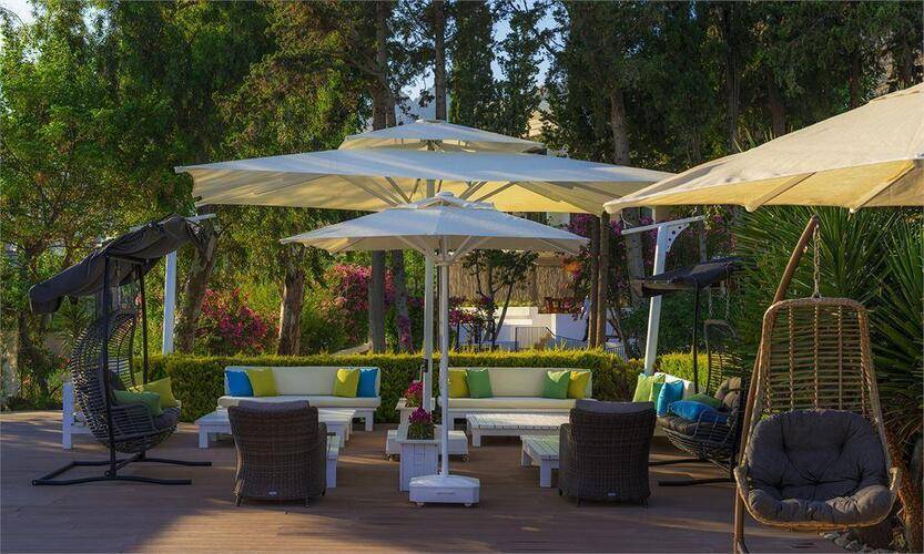 LIV Hotel By Bellazure
