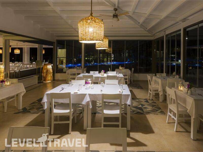 Фотография LIV Hotel By Bellazure
