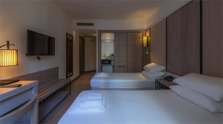 LIV Hotel By Bellazure