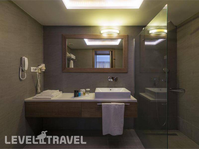Фотография LIV Hotel By Bellazure