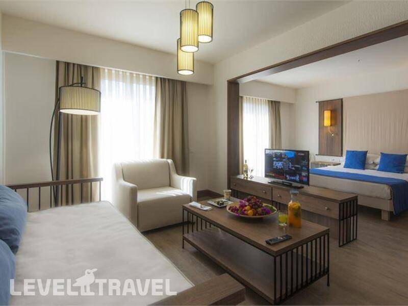 Фотография LIV Hotel By Bellazure