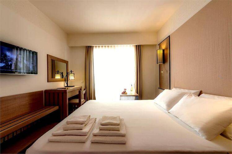 LIV Hotel By Bellazure