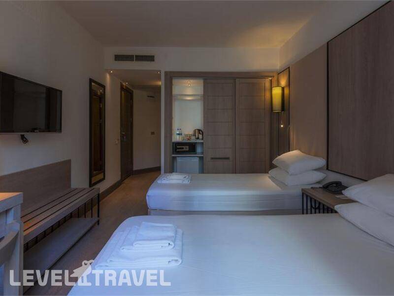 Фотография LIV Hotel By Bellazure
