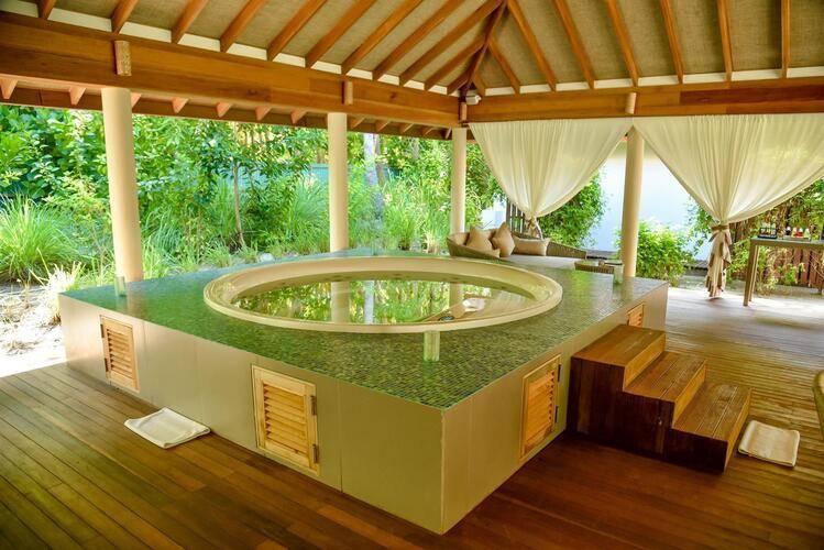 Reethi Faru Resort