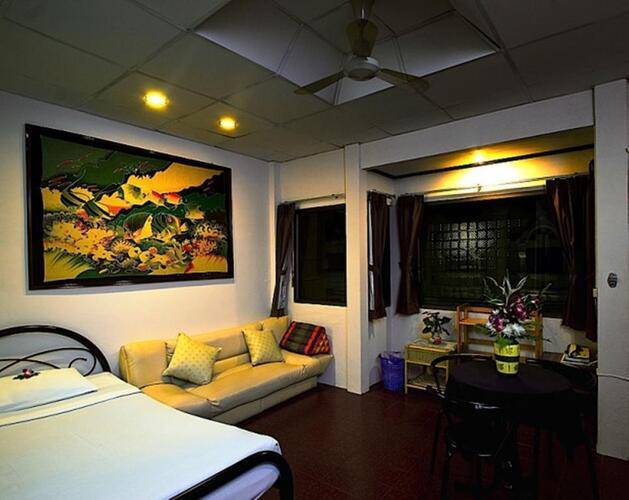 Karon Cafe Inn