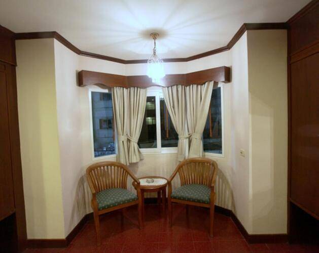 Karon Cafe Inn