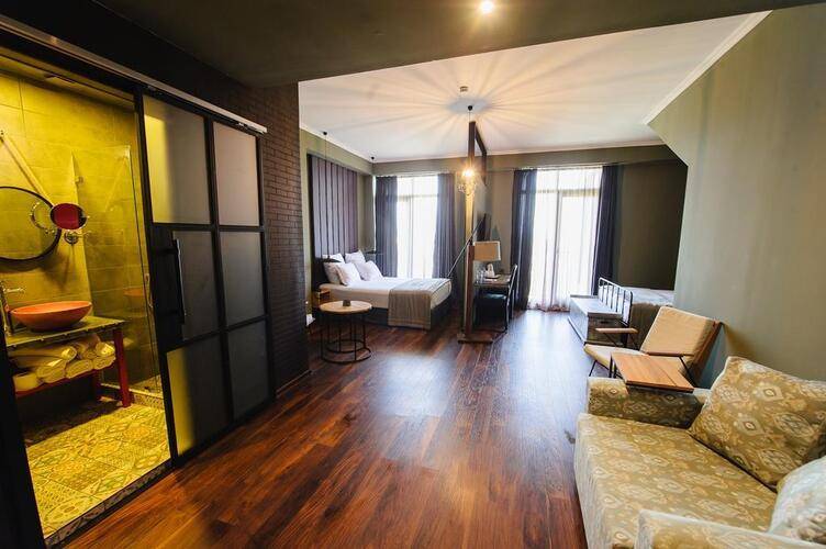 Boulevardside (Ex. Best Western Plus Batumi)