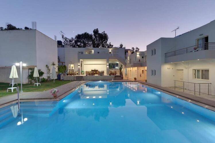 Tarra Apartments