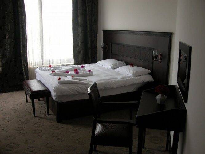 Flora Hotel