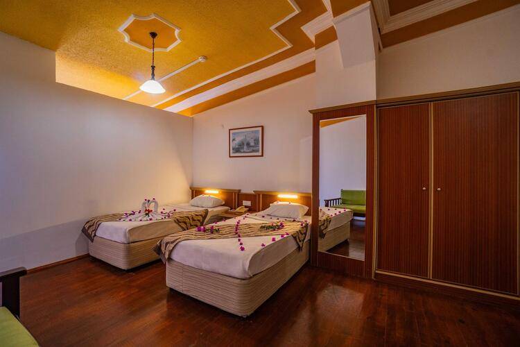 Senza Garden Holiday Club