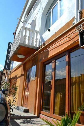 Isaka Hotel