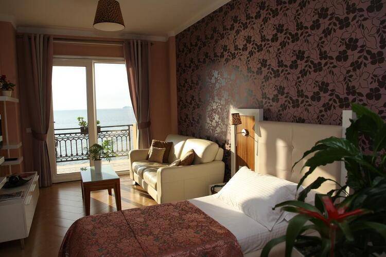 Gold Hotel