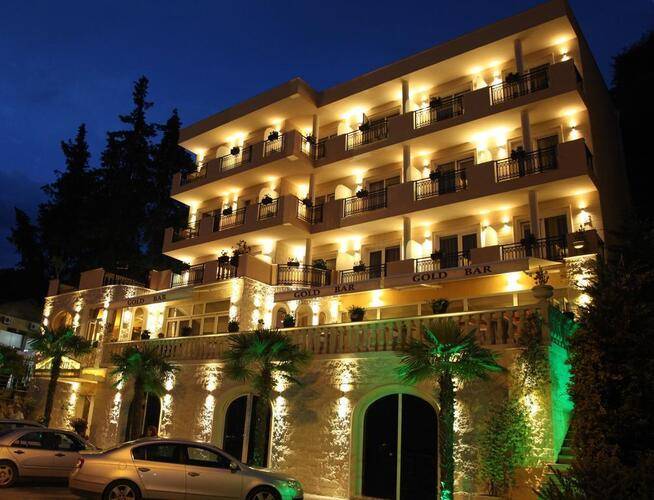 Gold Hotel