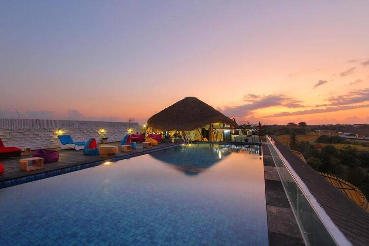 Koa D Surfer Hotel