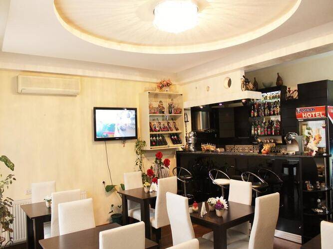 Qeroli Hotel