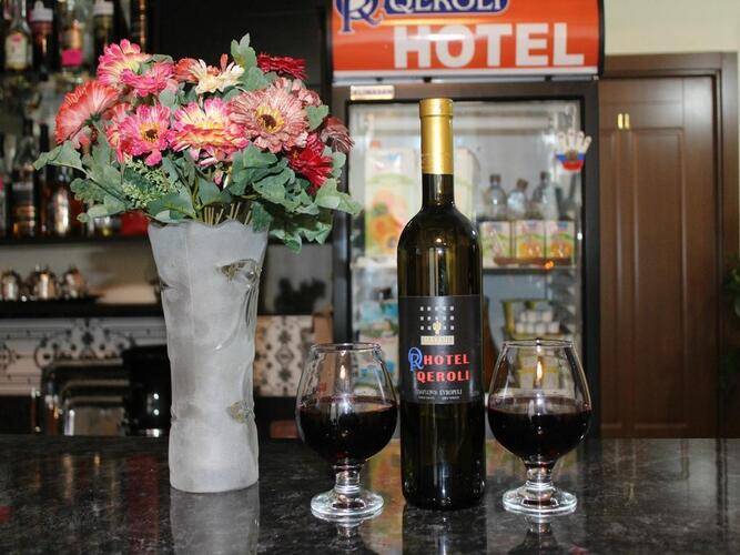 Qeroli Hotel