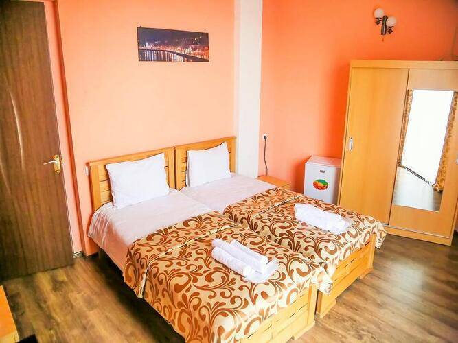 Qeroli Hotel
