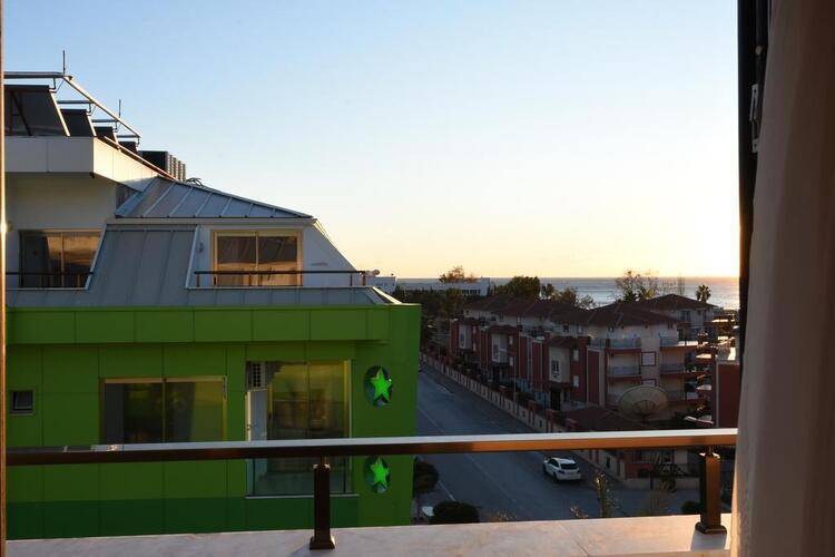 Green Life Hotel