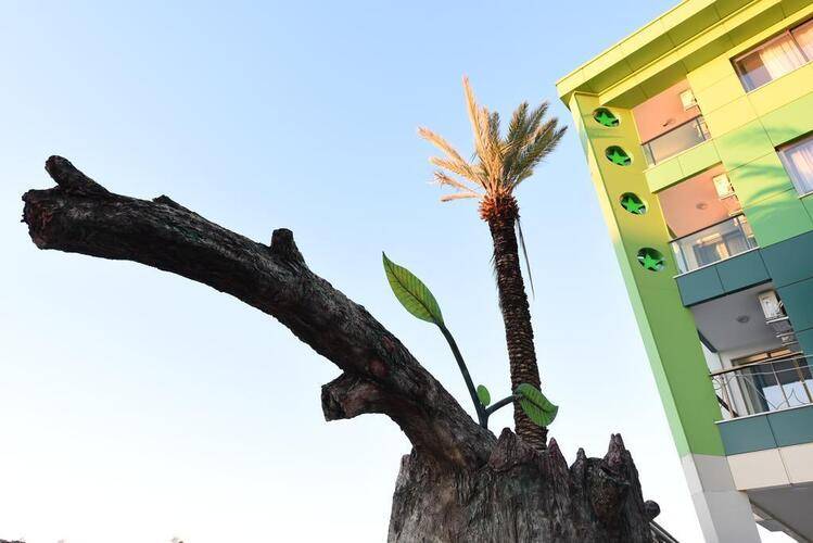 Green Life Hotel