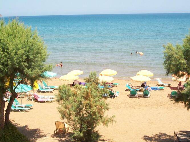 Kato Stalos Beach