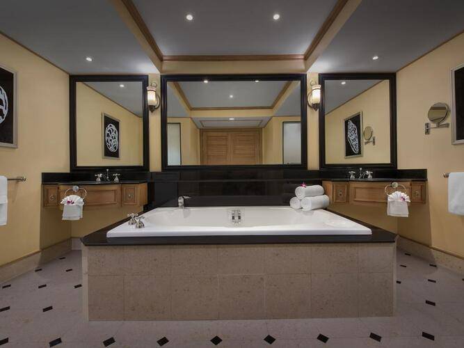 Marriott's Phuket Beach Club