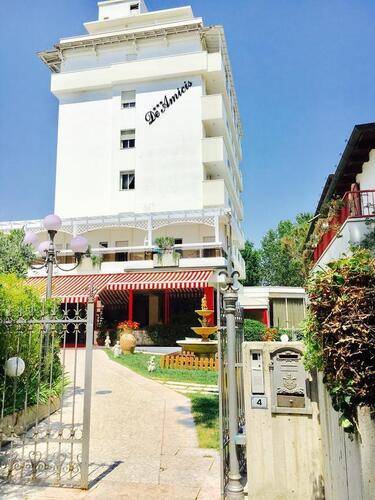 De Amicis 3★, Италия