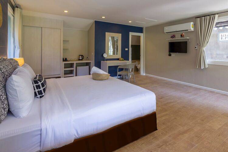 Let's Hyde Resort & Villas