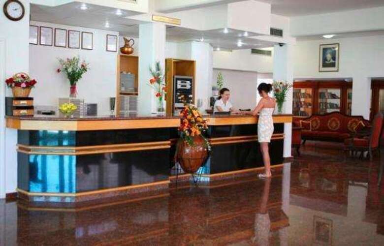 Coralia Beach Hotel Apartments