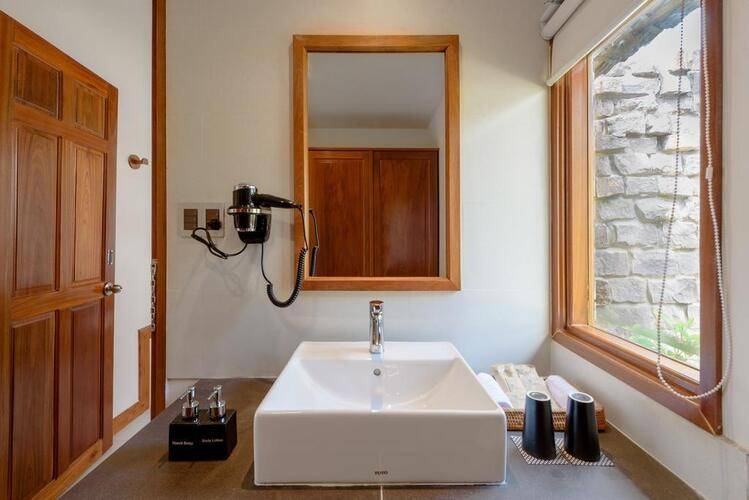 Camia Resort & Spa