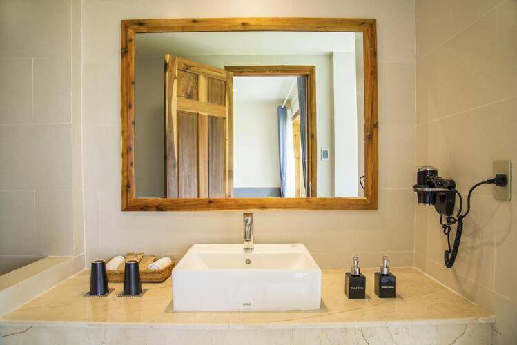 Camia Resort & Spa